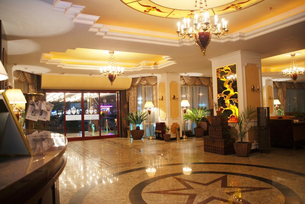 Hotel Prahova Plaza Ploeszti Zewnętrze zdjęcie