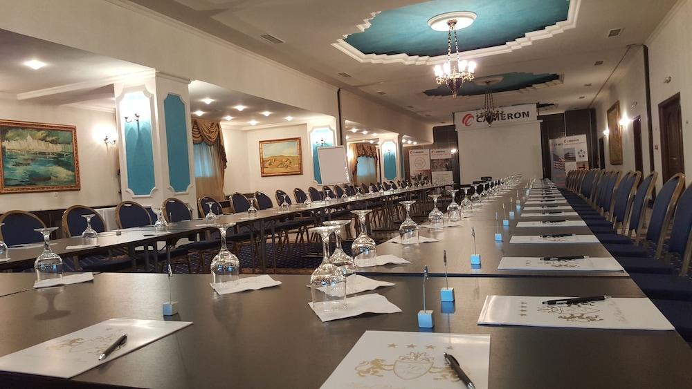 Hotel Prahova Plaza Ploeszti Zewnętrze zdjęcie