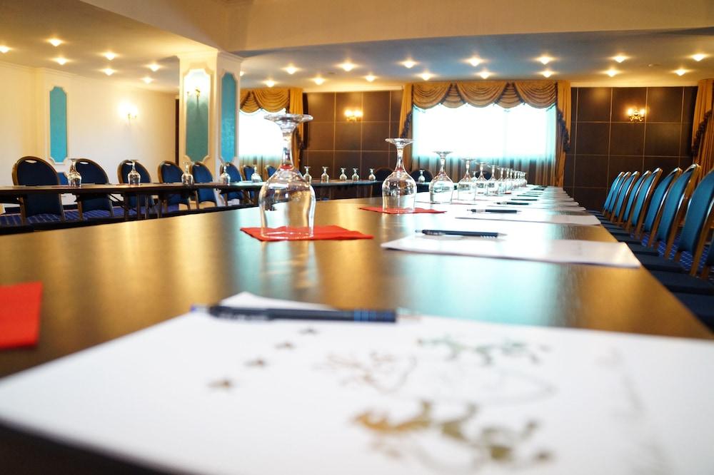 Hotel Prahova Plaza Ploeszti Zewnętrze zdjęcie
