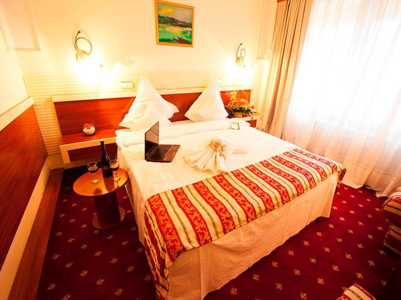 Hotel Prahova Plaza Ploeszti Zewnętrze zdjęcie