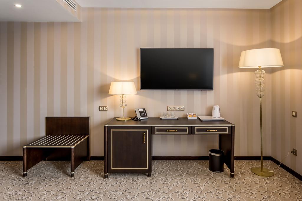 Hotel Prahova Plaza Ploeszti Zewnętrze zdjęcie