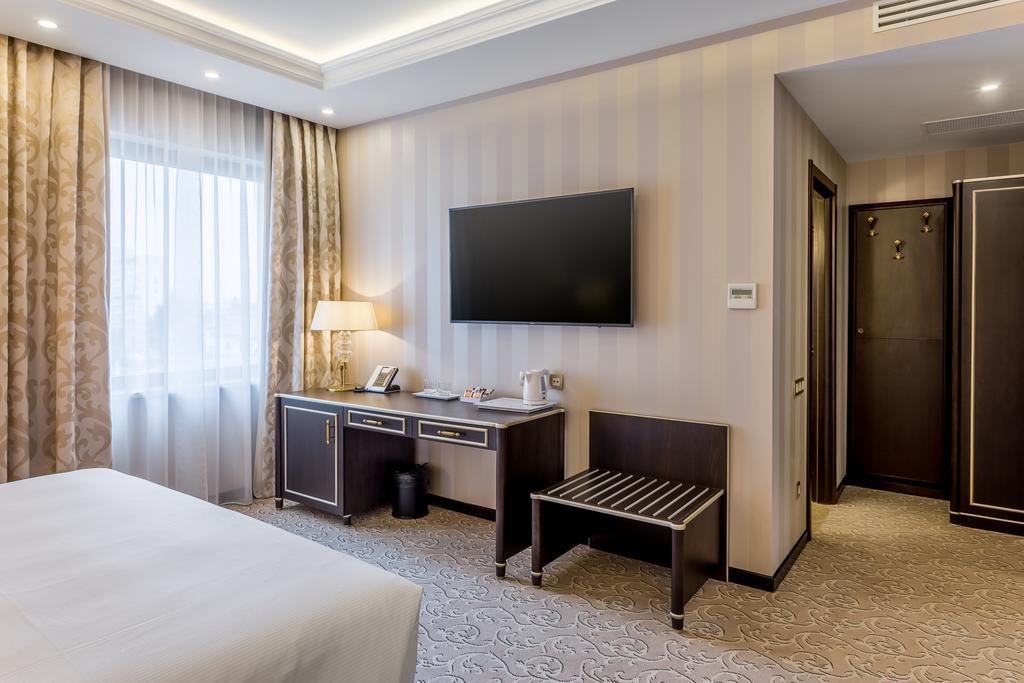 Hotel Prahova Plaza Ploeszti Zewnętrze zdjęcie