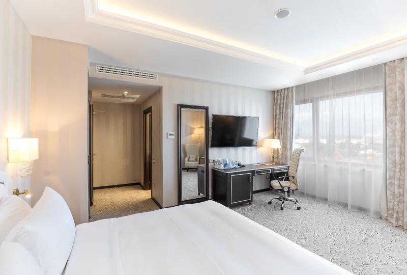Hotel Prahova Plaza Ploeszti Zewnętrze zdjęcie
